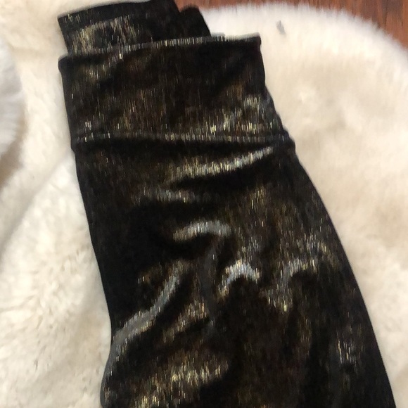 NWOT Spanx Black & Gold Shine Leggings size small - Picture 5 of 8
